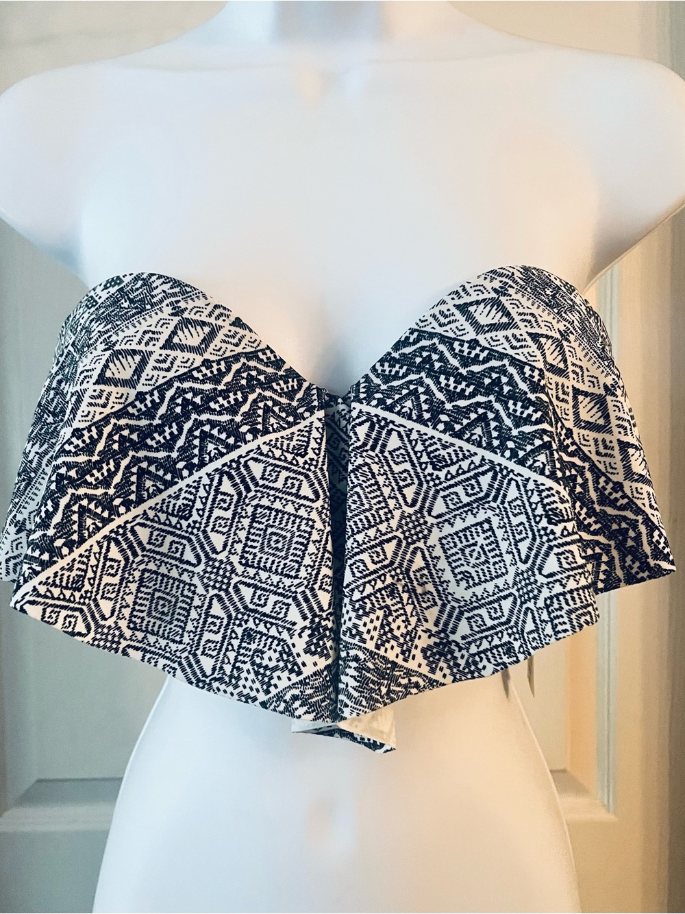 NWT Strapless Ruffle Bandeau Bikini Top Arizona Jean Co